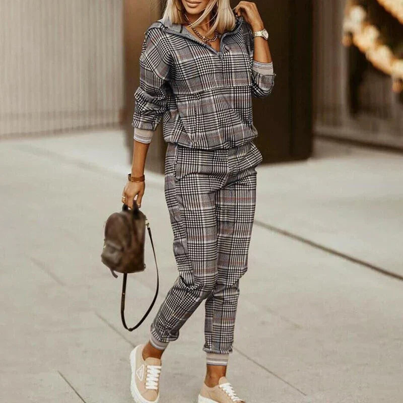 Women's Tracksuit with Front Zipper and Patterned Detail, Relaxed Knit Set