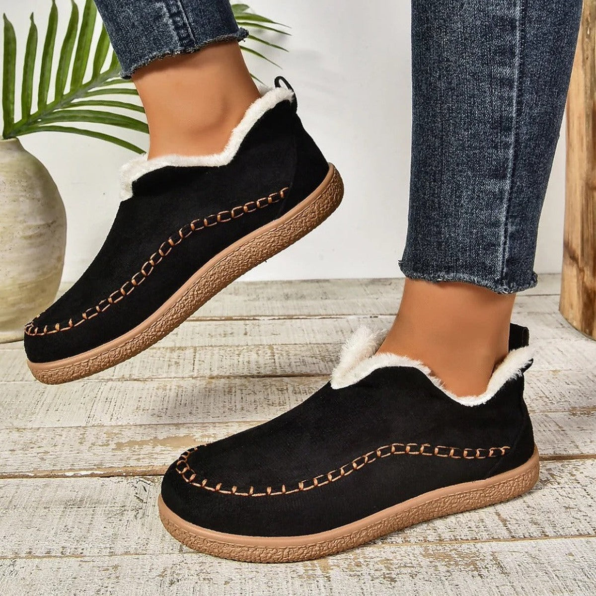 Women Warm Ankle Snow Boots with Faux Fur Lining and Side Buckle
