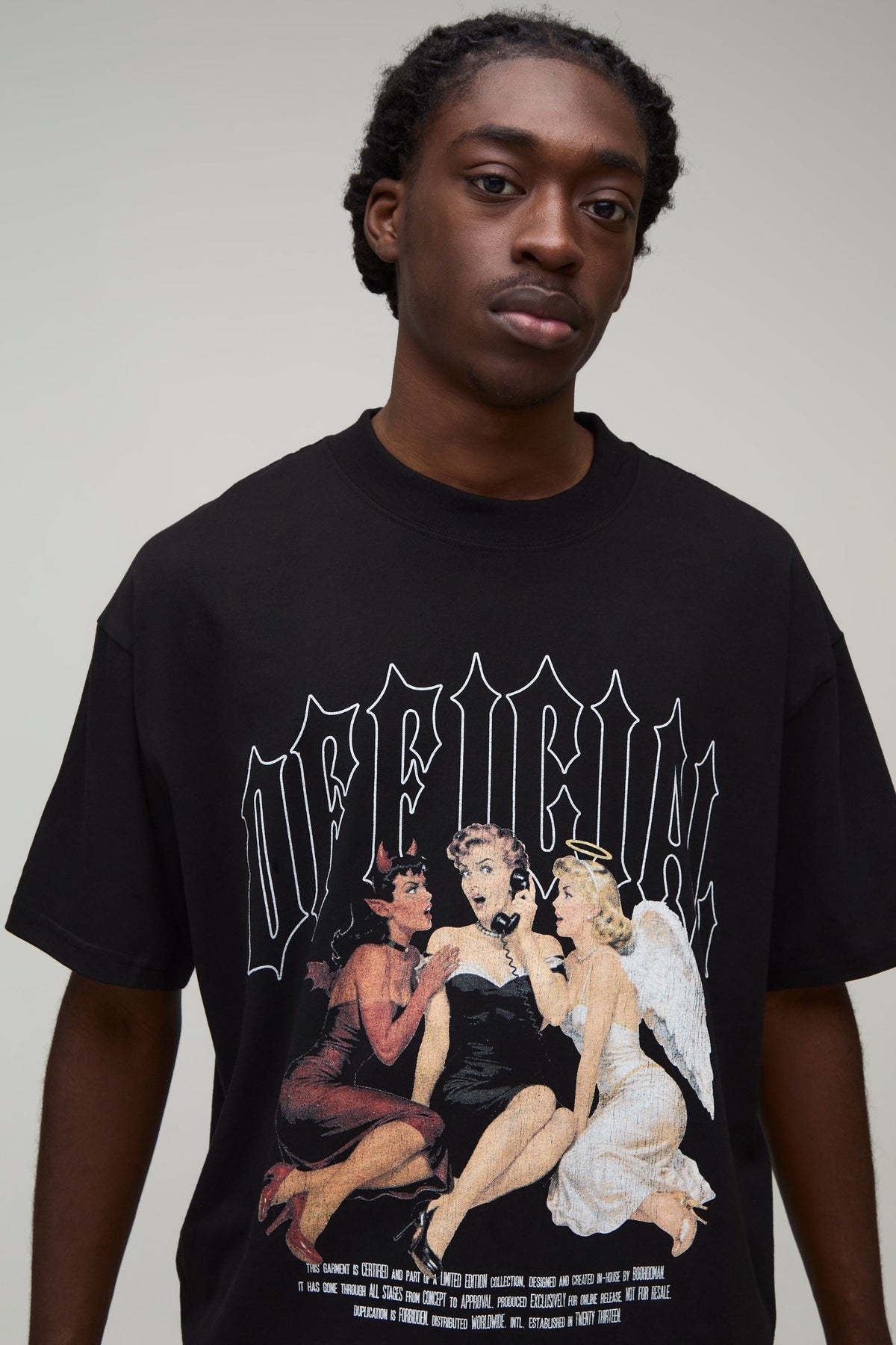 Short Sleeve Crew Neck Cotton Graphic Tee with Vintage Print