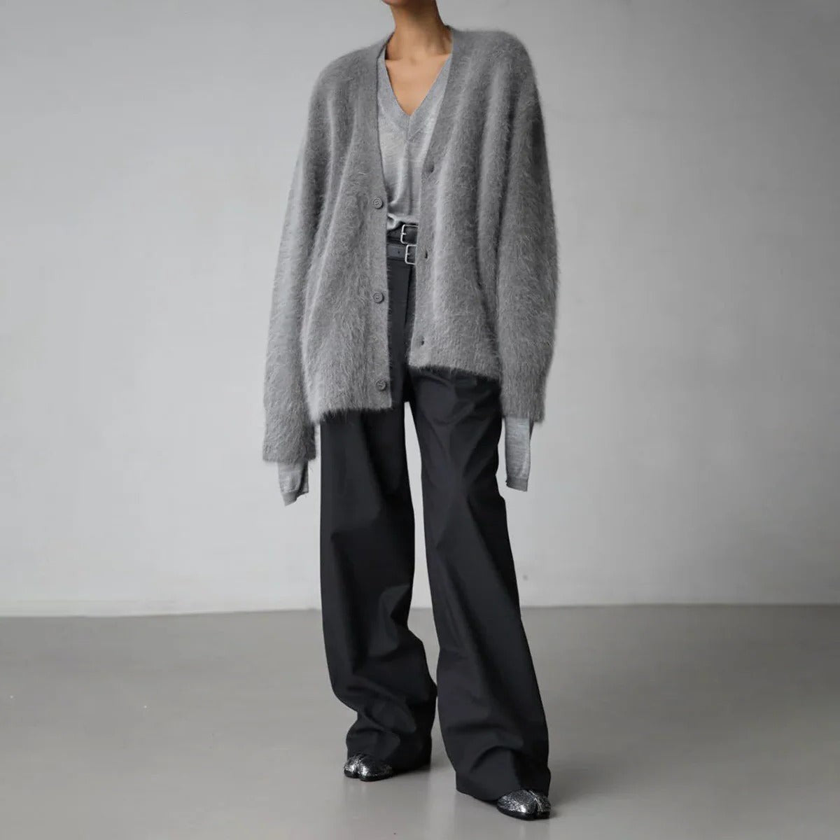 Long Sleeve Cashmere Knit Pullover Sweater with Classic Crew Neckline