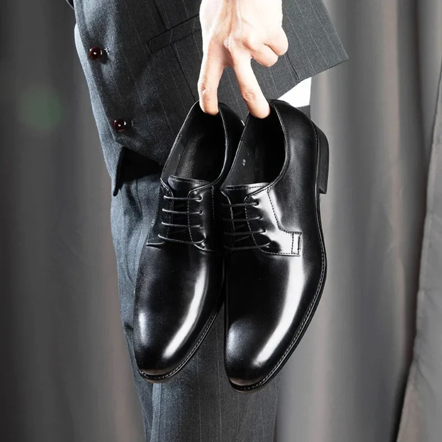 Men's Oxford Dress Shoes with Lace-Up Closure and All-Season Comfort, Polished Leather Finish