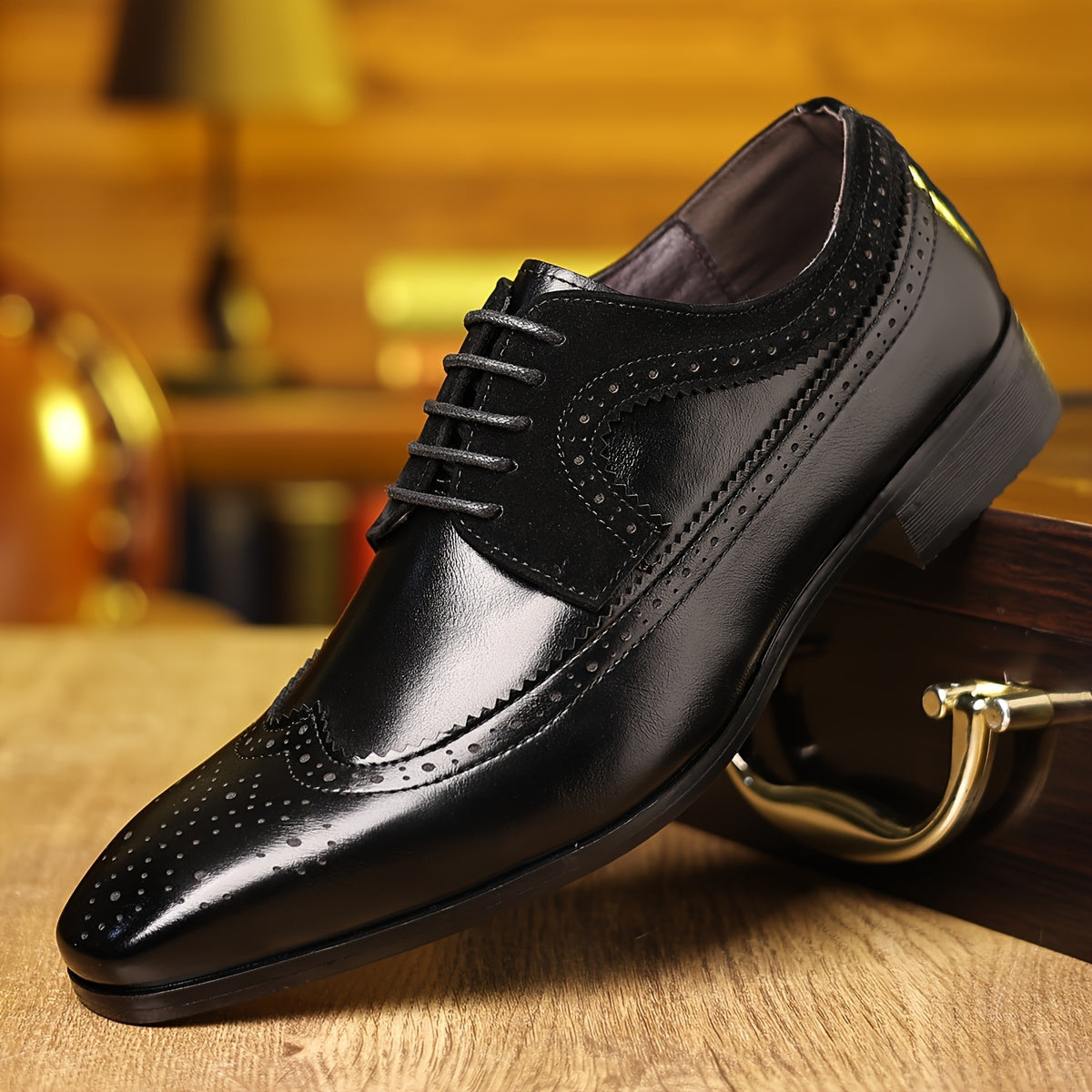 Two-Tone Brogue Oxford Shoes with Wingtip Perforations for Formal Wear