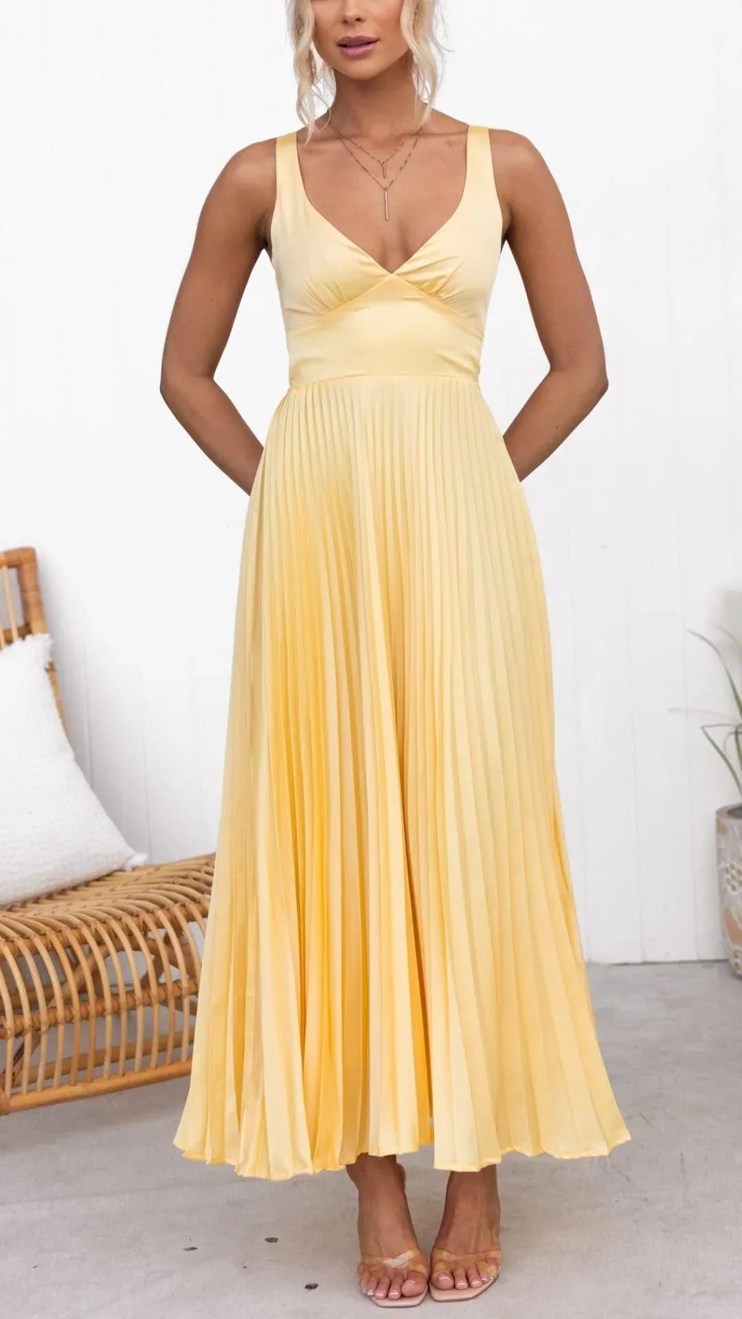 Mandy | Elegant Yellow Pleated V-Neck Maxi Dress - Image 2