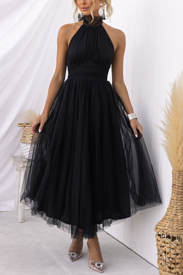 Halter Neck Formal Dress with Fitted Bodice and Flowing Skirt for Weddings