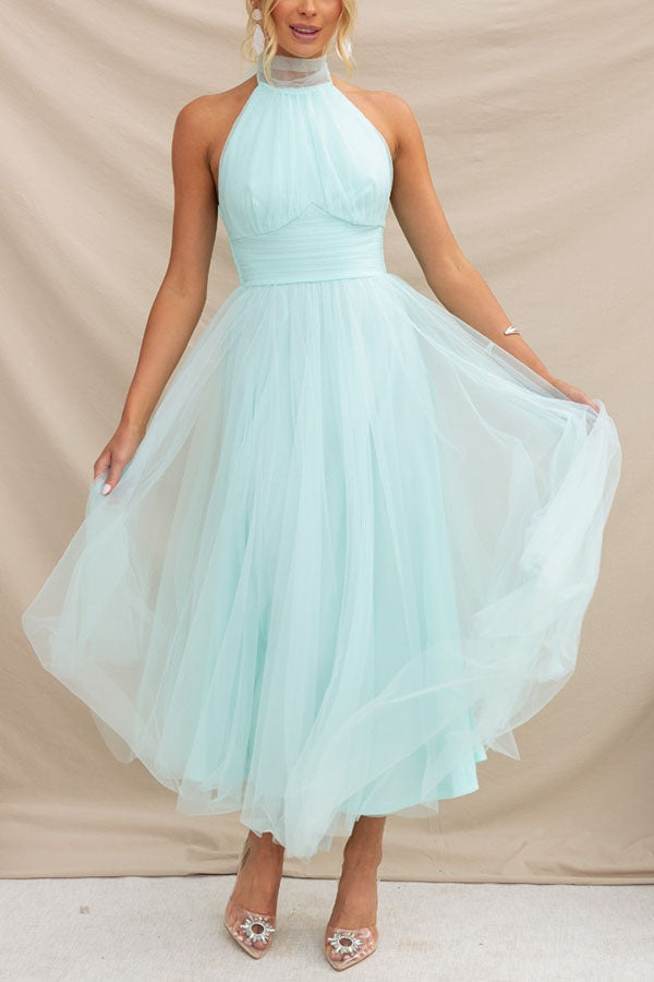 Halter Neck Formal Dress with Fitted Bodice and Flowing Skirt for Weddings