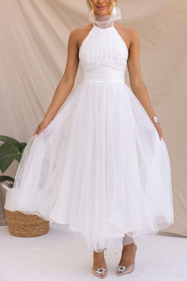 Halter Neck Formal Dress with Fitted Bodice and Flowing Skirt for Weddings