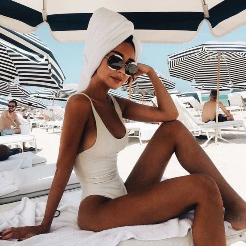 One-Piece Swimsuit for Women with Scoop Neck and Open Back, Quick-Dry Lined