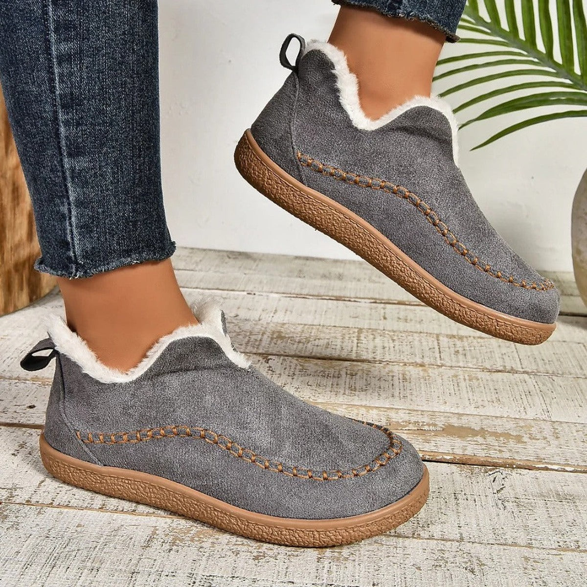 Women Warm Ankle Snow Boots with Faux Fur Lining and Side Buckle