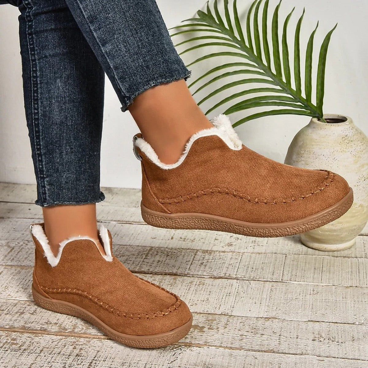 Women Warm Ankle Snow Boots with Faux Fur Lining and Side Buckle