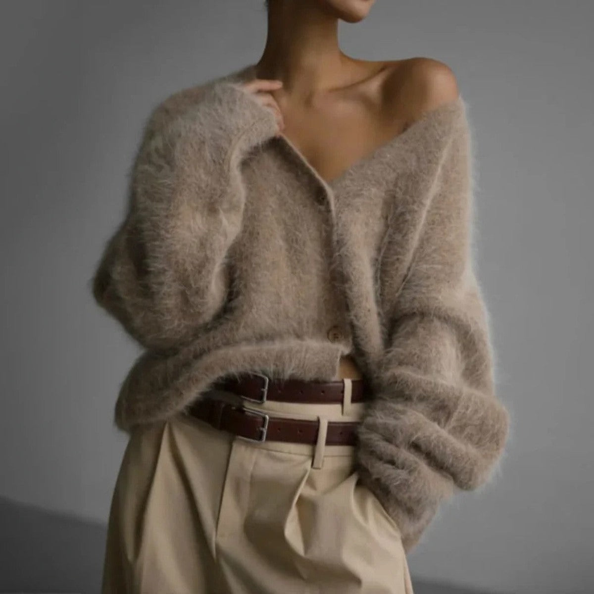 Long Sleeve Cashmere Knit Pullover Sweater with Classic Crew Neckline