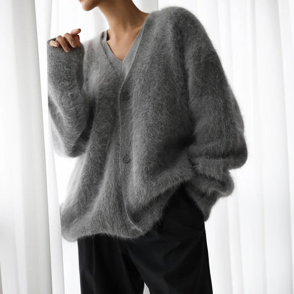 Long Sleeve Cashmere Knit Pullover Sweater with Classic Crew Neckline
