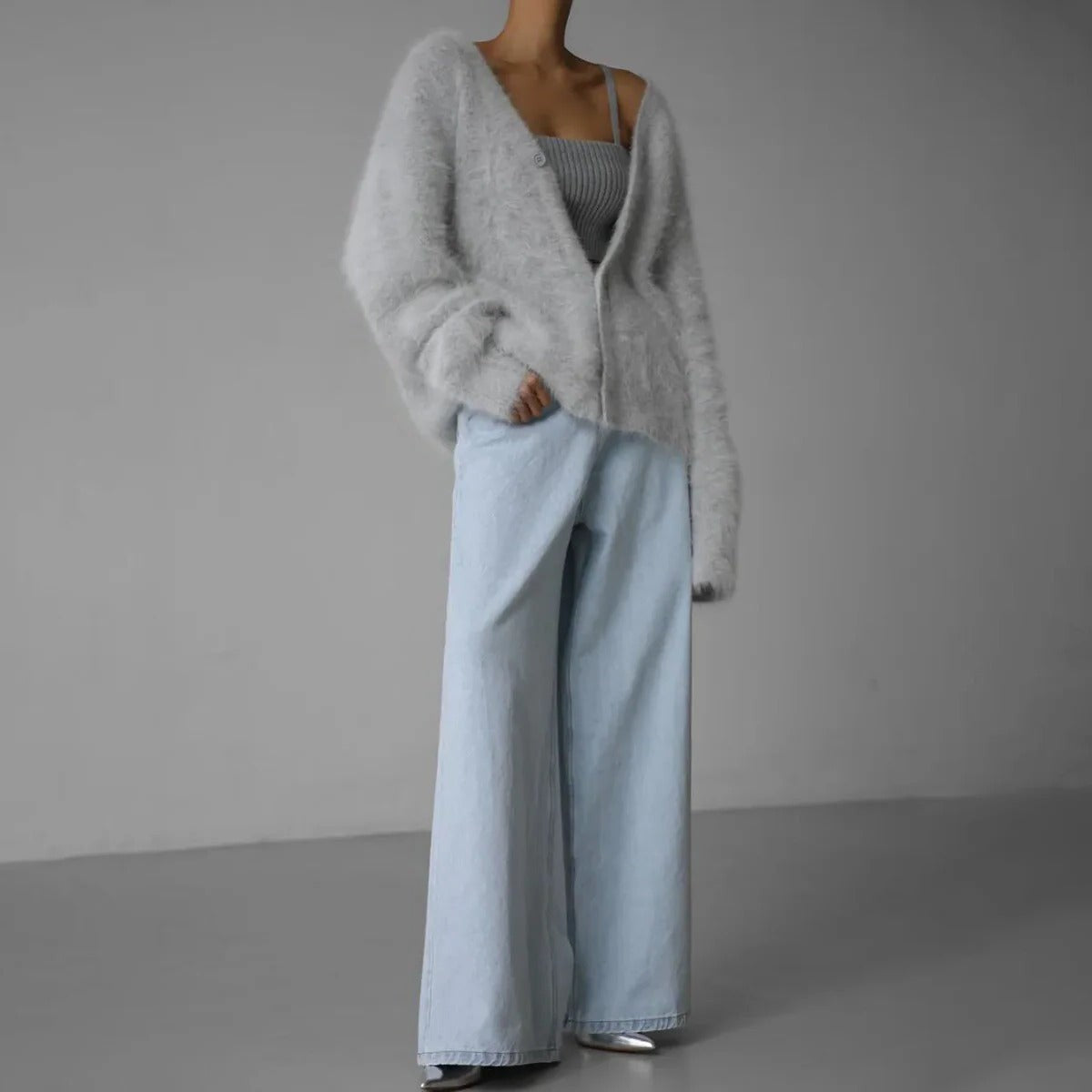 Long Sleeve Cashmere Knit Pullover Sweater with Classic Crew Neckline
