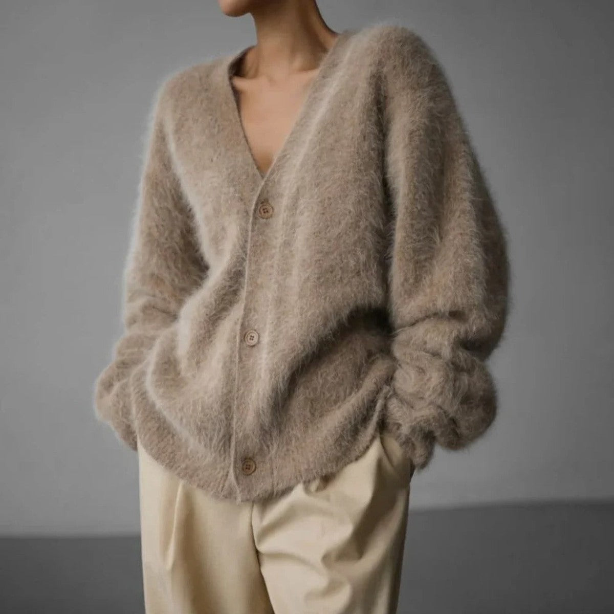Long Sleeve Cashmere Knit Pullover Sweater with Classic Crew Neckline