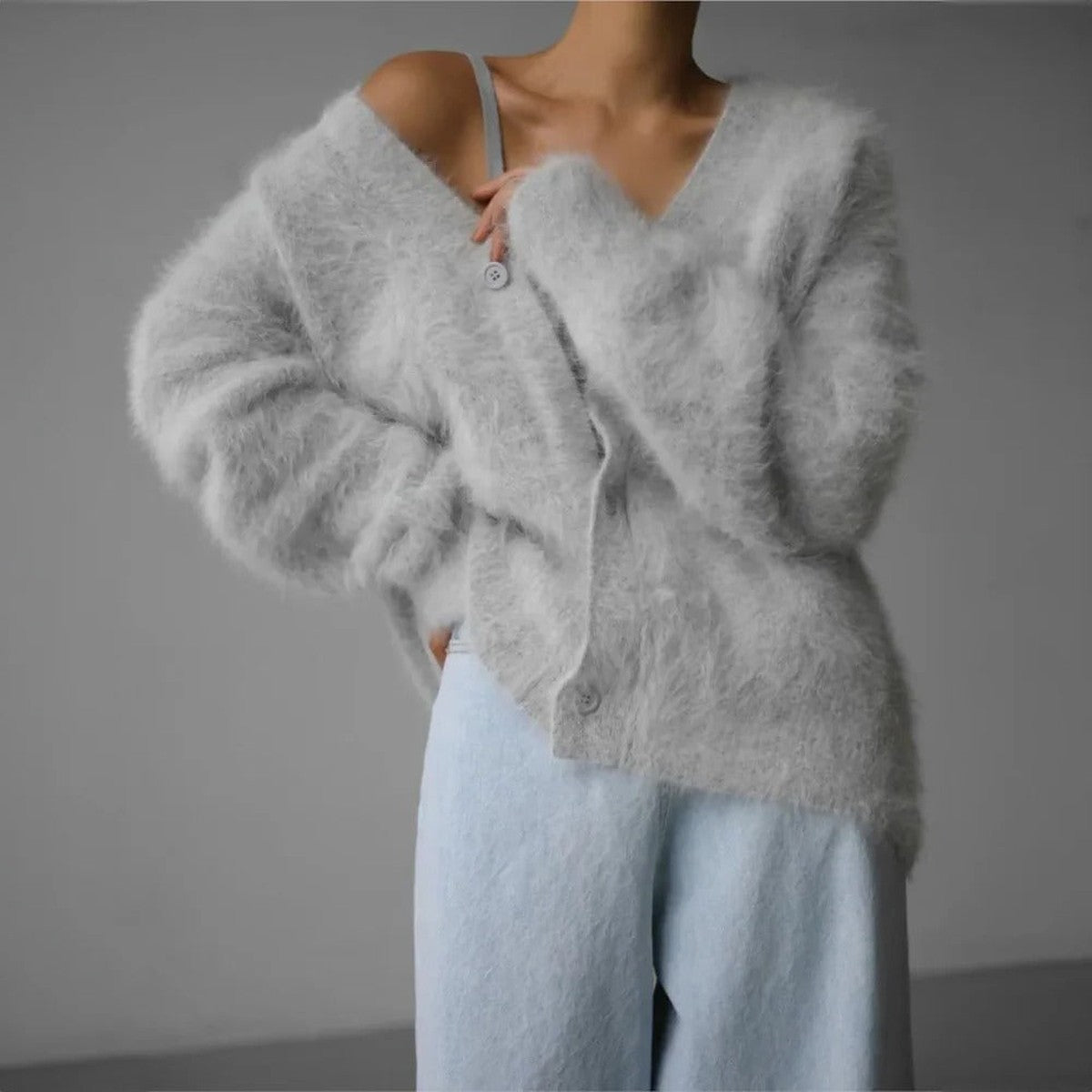 Long Sleeve Cashmere Knit Pullover Sweater with Classic Crew Neckline