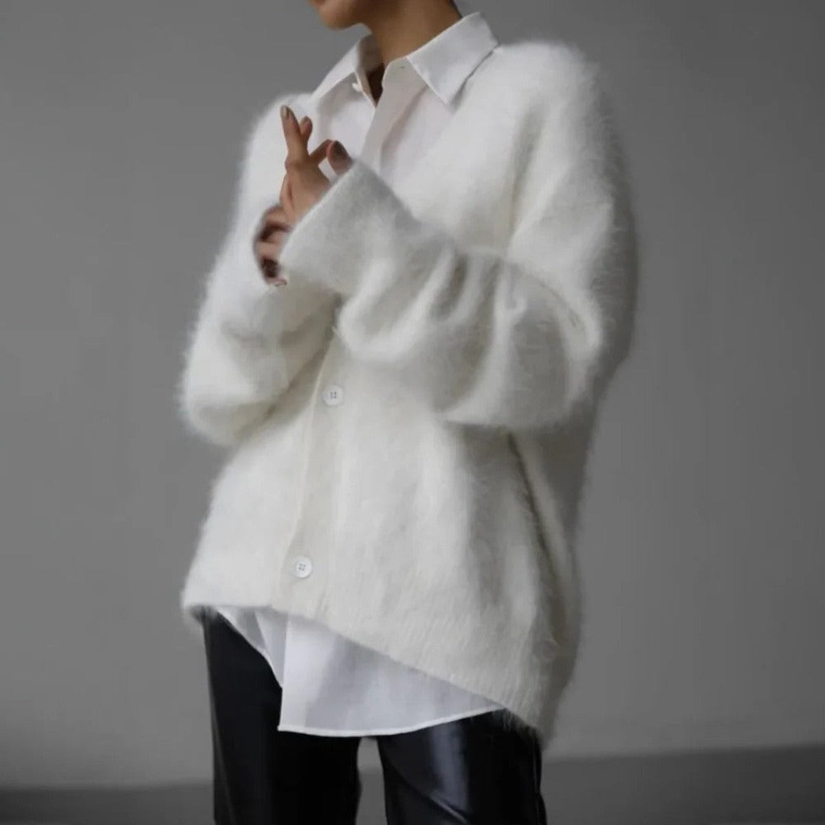 Long Sleeve Cashmere Knit Pullover Sweater with Classic Crew Neckline
