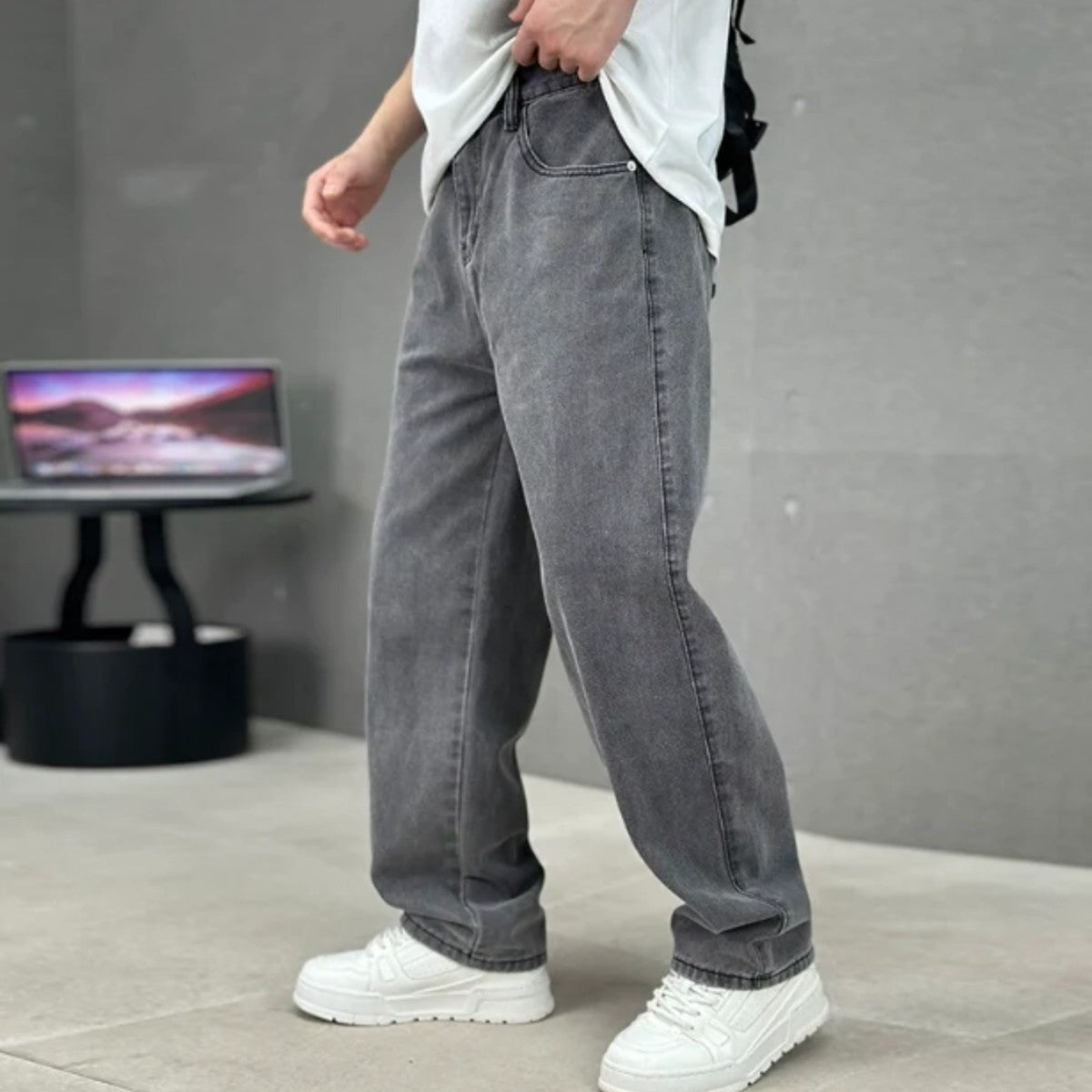Men Straight Leg Denim Jeans with Classic Five Pocket Design