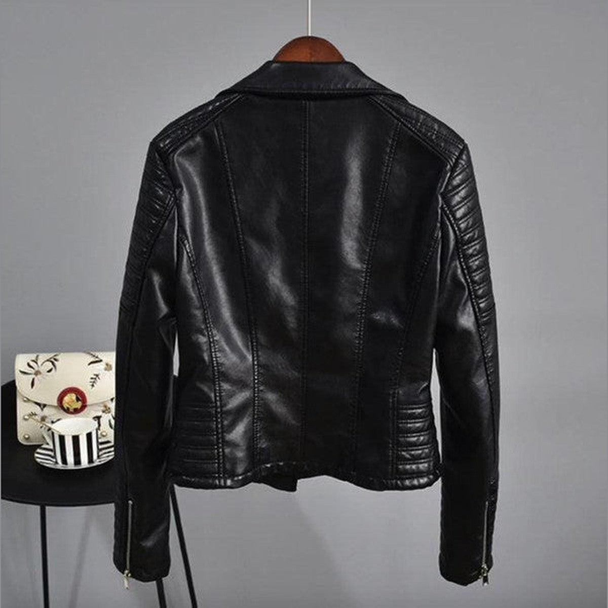 Vintage Brown Leather Aviator Jacket with Warm Shearling Collar and Buckle Details