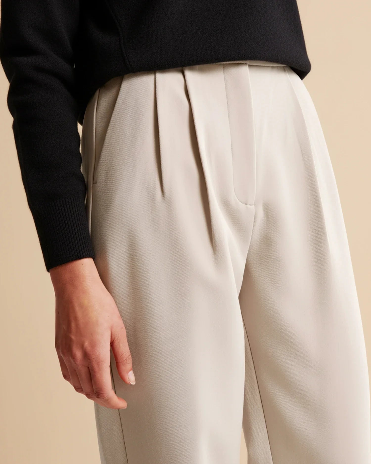 High Waist Pleated Trousers with Straight Leg and Rayon Blend, Machine Washable
